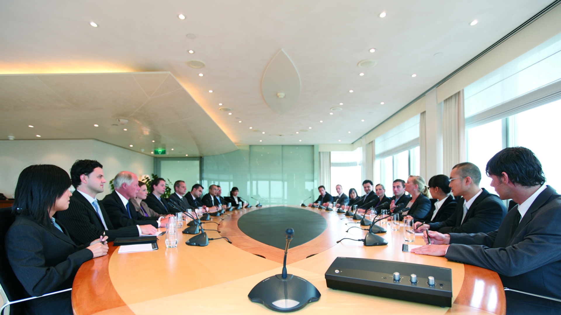 Kinh nghiệm chọn mua hệ thống hội thảo phù hợp với ngân sách